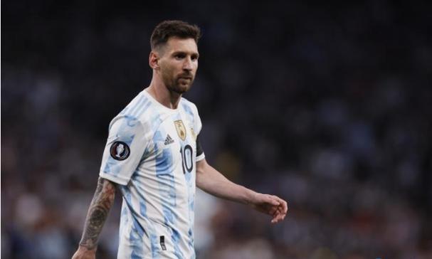 杨瀚森首次亮相NBA正赛，首节上场7分钟表现沉稳，至4分钟时迎来重要突破